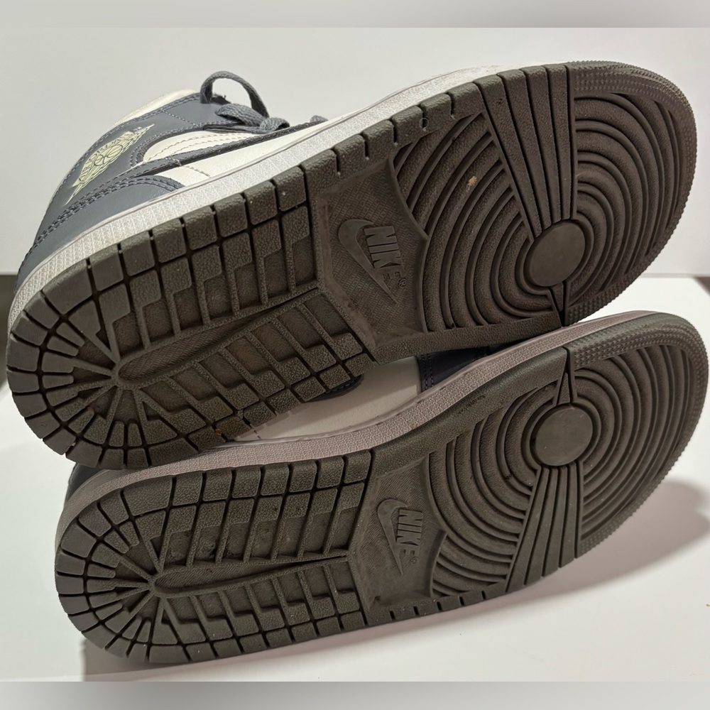 Gray & White Air Jordan Sneakers – Iconic Style, All-Day Comfort - Picture 6 of 6